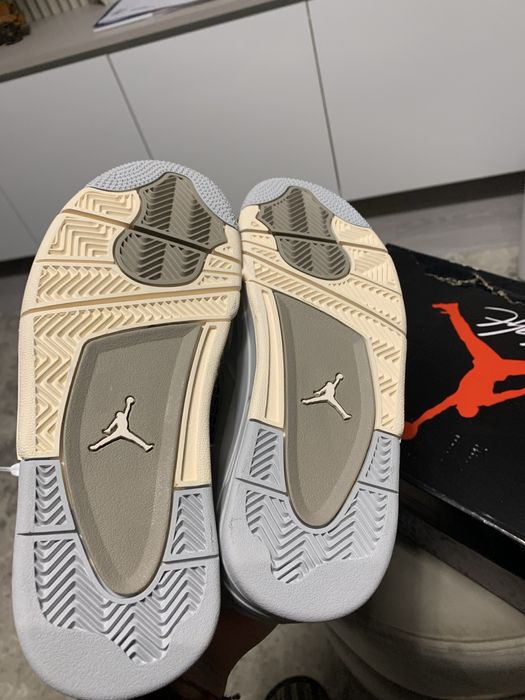 Jordan 4 Retro Frozen