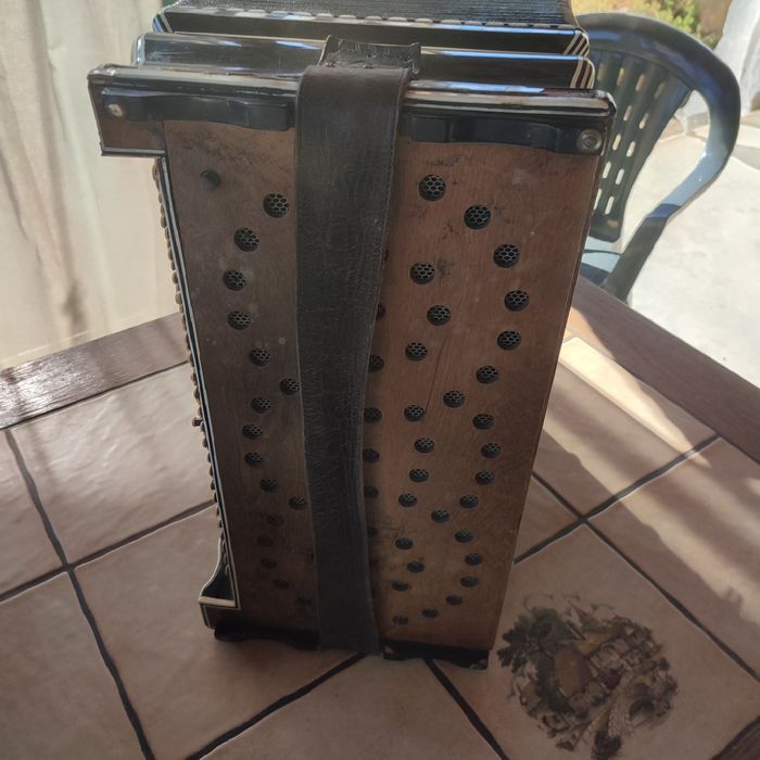 Стар антикварен акордеон Maximilien Vichoff