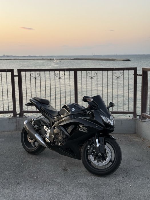 Suzuki GSXR- 750