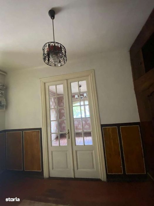 Vand apartament in vila, in zona Decebal