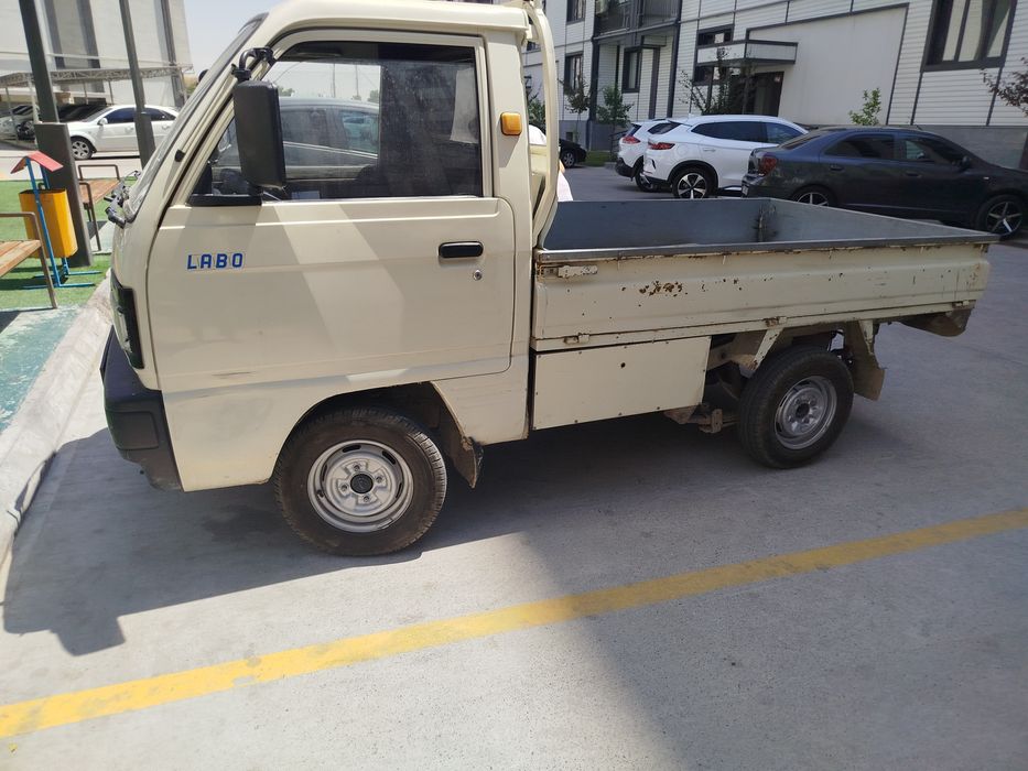 Labo sotiladi yurib turgan moshina