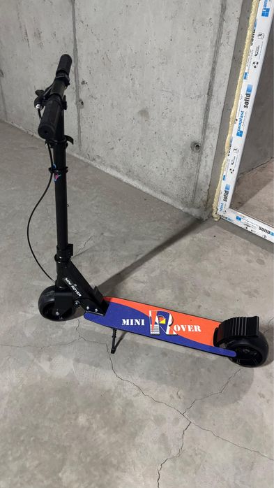 Trotineta pliabila cu cric