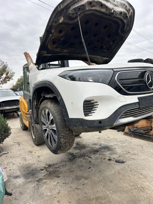 Far dreapta Mercedes EQB 2023