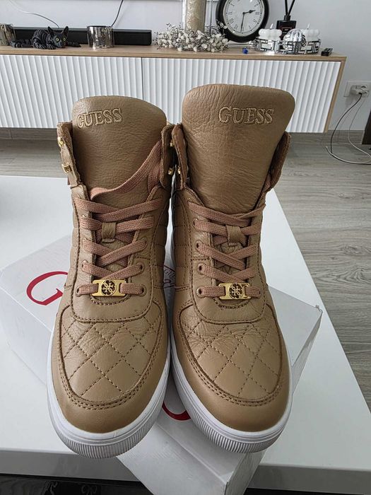 Gtete Guess piele Noi in cutie ne purtate Marimea 39-40