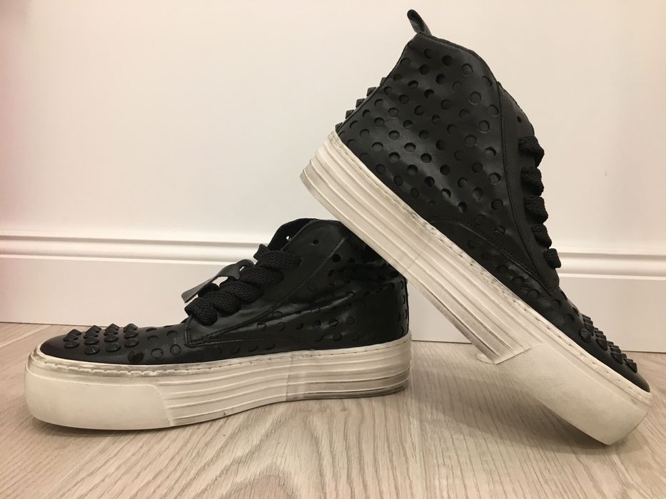 Нови дамски кецове BRONX