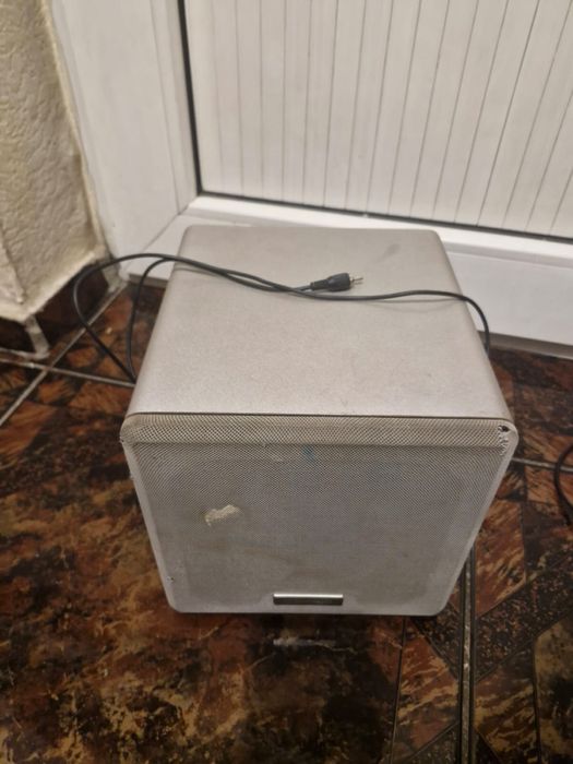 Продам активный сабвуфер Microlab