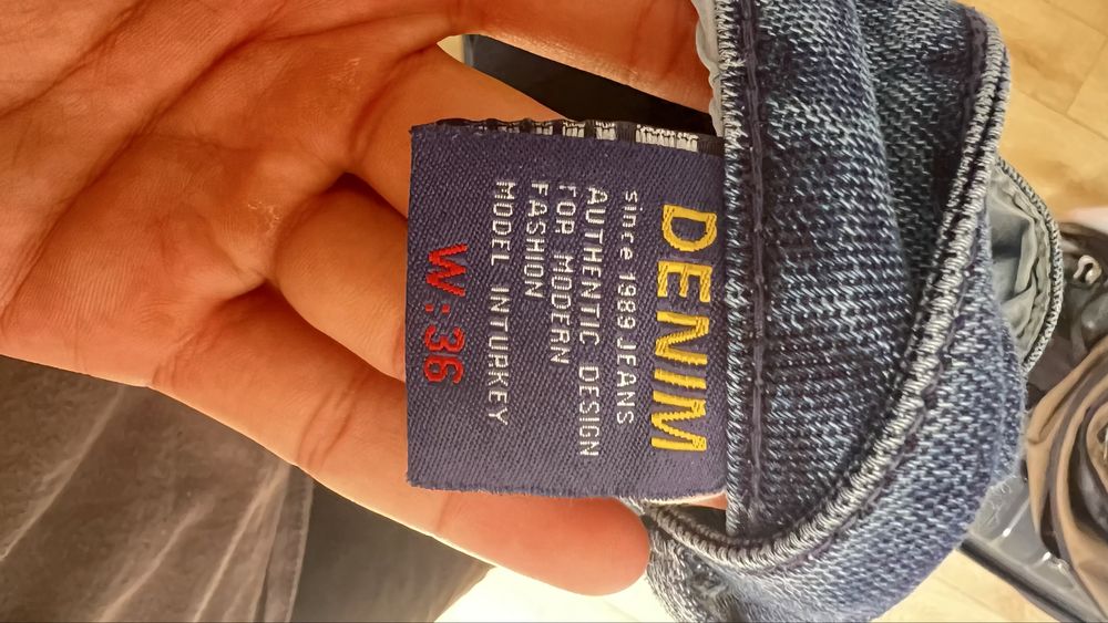 Продам джинсы темно синего цвета