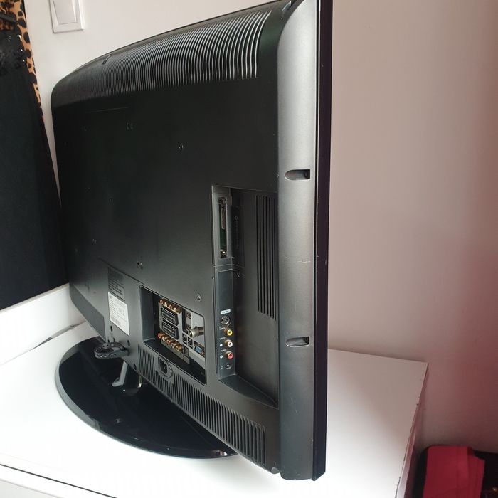 Televizor Samsung cu talpa detasabila