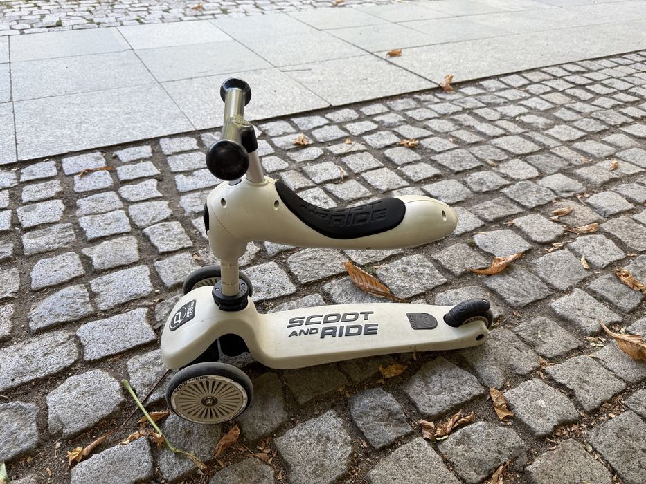 Скутер Scoot&Ride 2в1 с каска