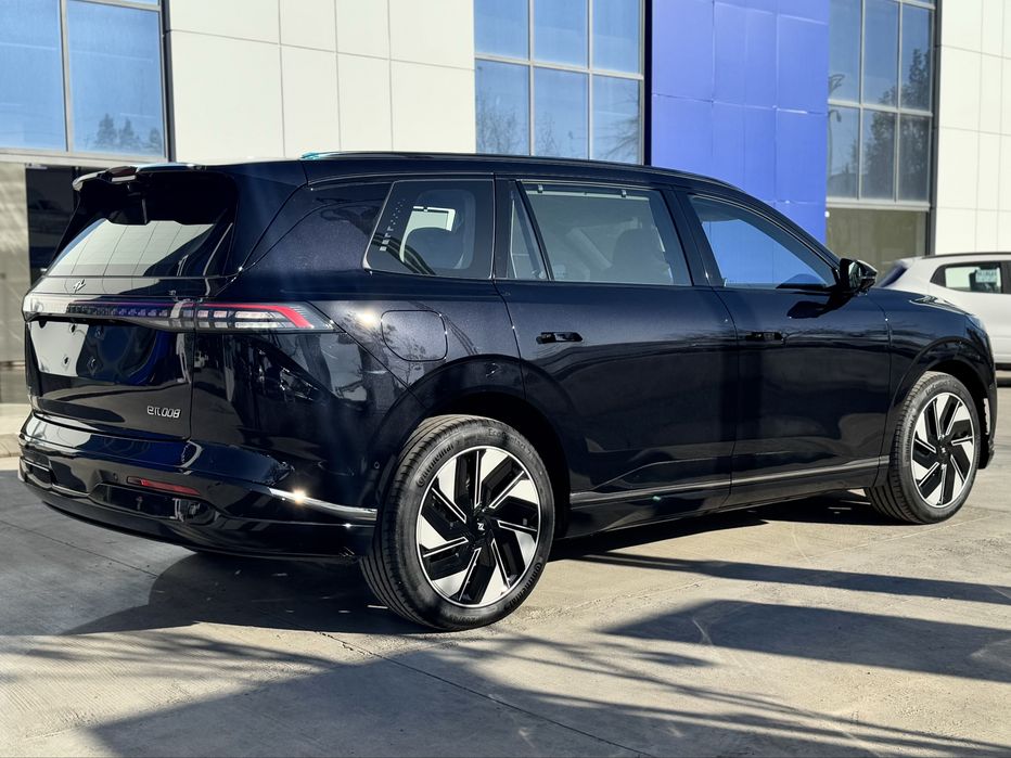 Dongfeng EP008 636 KM EV ULTRA