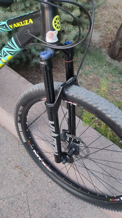 Продам вилку(воздушную)и покрышки