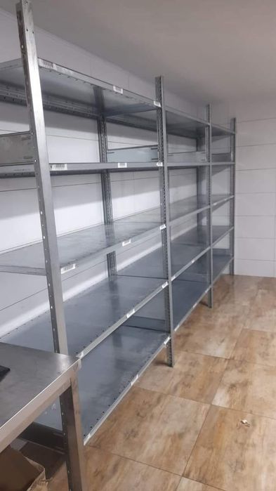 Vând rafturi metalice zincate la cela mai mica preț din România