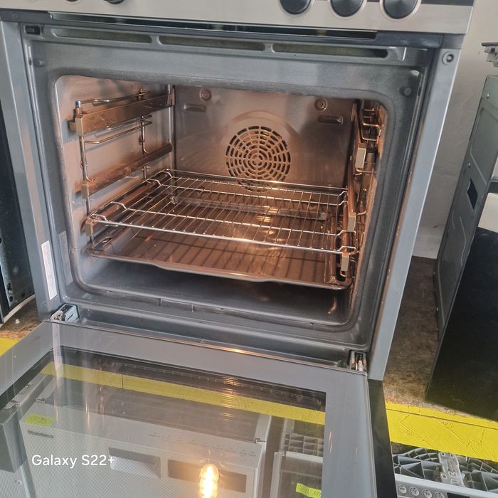 Комплект фурна и плот за вграждане SIEMENS Pyrolyse Induction