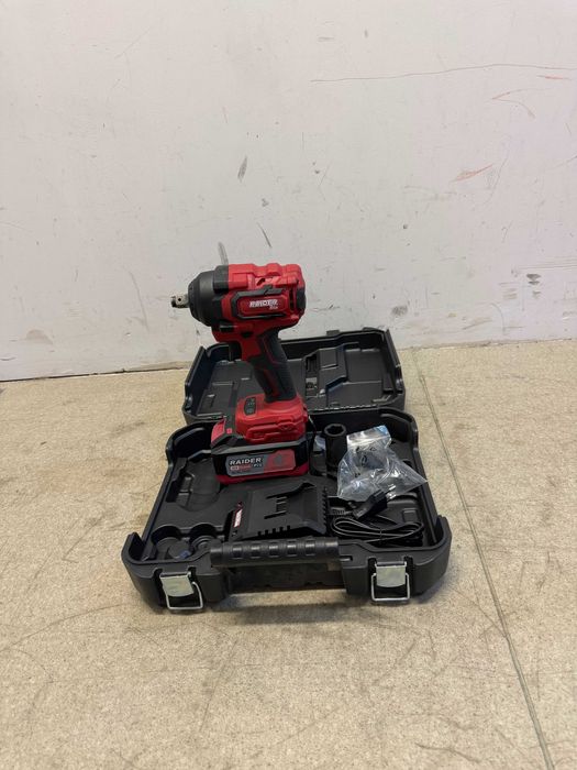 Гайковерт пневм. ударен/R20 Гайковерт безчетков 1/2" 550Nm куфар 1x4Ah