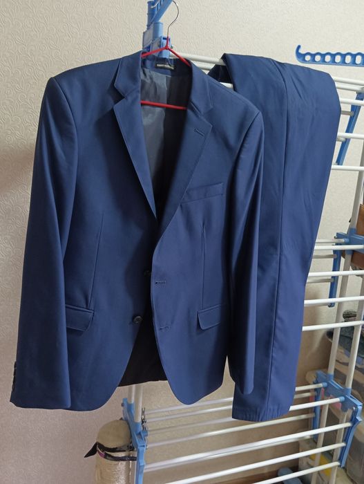 Продам классический мужской костюм
