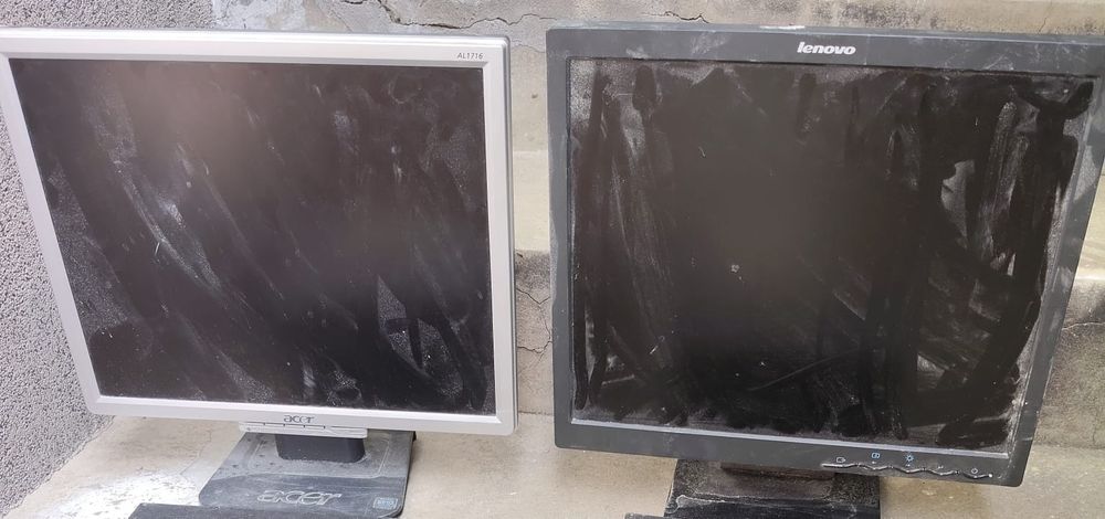 Vând urgent două monitoare
