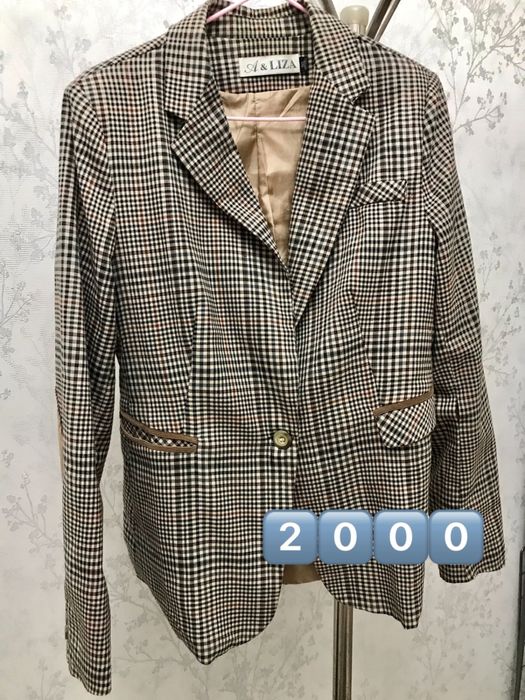 Арзан бағада киімдер сатылады