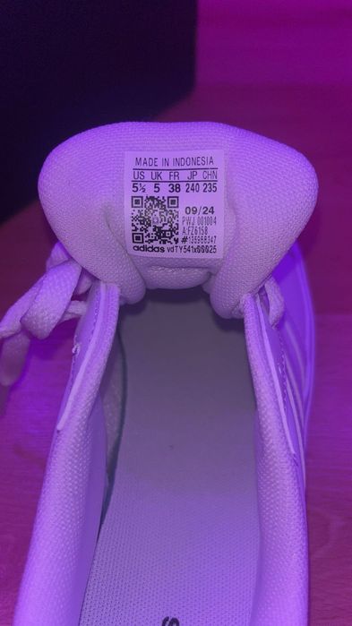 Обувки adidas,ниски