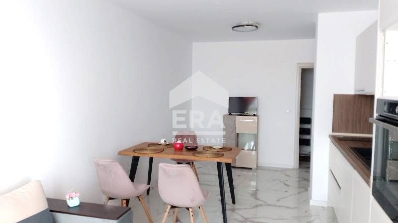 Дава се под наем Двустаен апартамент в Варна, Погреби - 70 кв.м за 610 € - Снимка #3