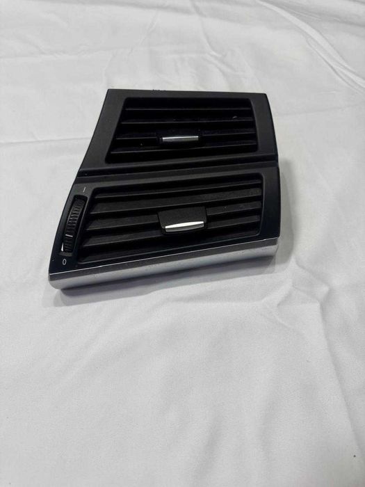 Дефлектор на панели правая сторона на БМВ Е70