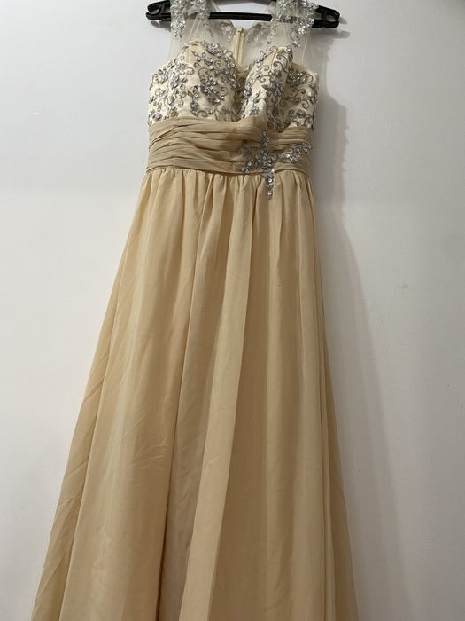 Платье бежевое длинное