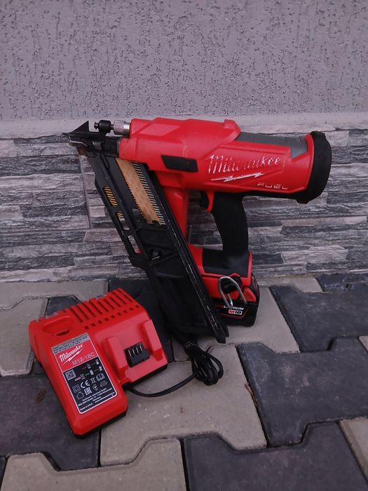 Pistol cuie Milwaukee M18 FFN impecabil