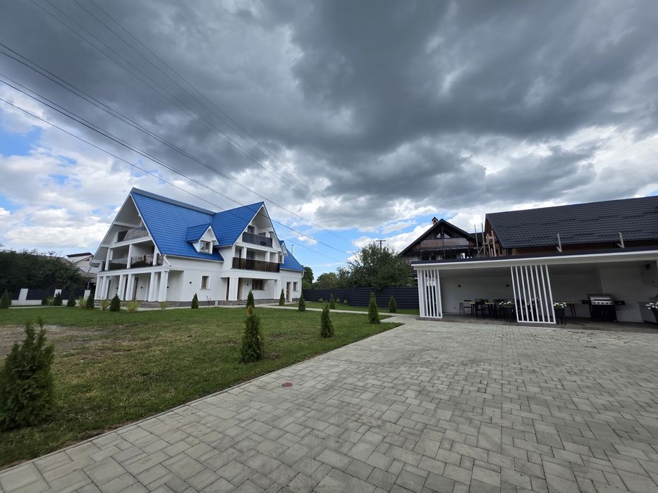 Vând pensiune 13 camere cu baie proprii