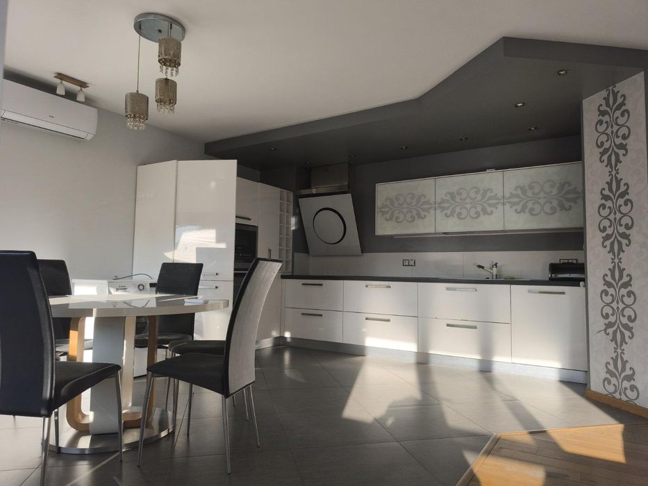 Дава се под наем Тристаен апартамент в Пловдив, Кършияка - 94 кв.м за 600 € - Снимка #4