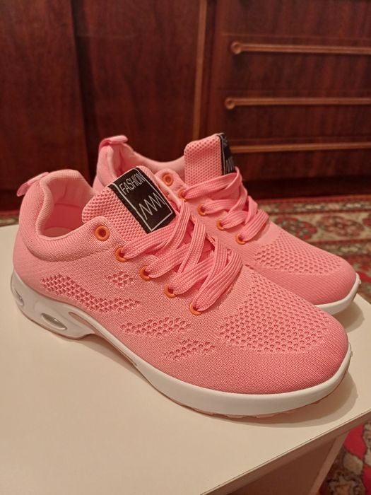 Продам кроссовки (макасы)