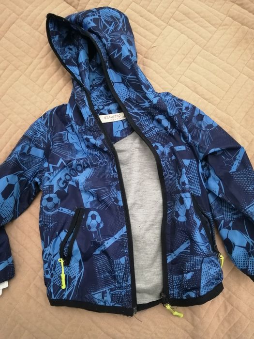 Продам ветровку детскую