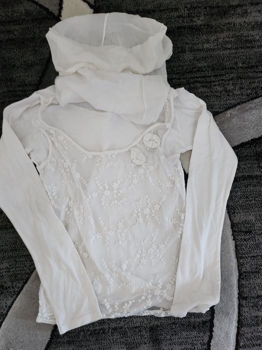 Geci, bluzițe albe, pantaloni