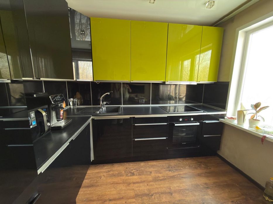 Продам гарнитур кухонный