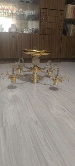 Продается люстра 5 ламповая. Состояние хорошее .