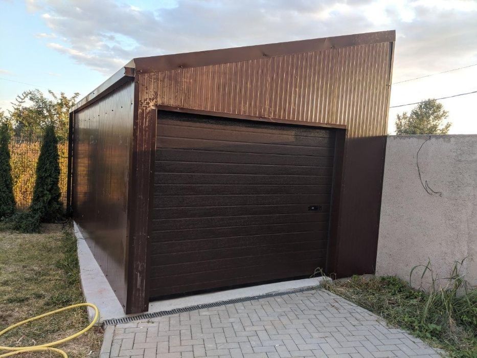 Garaje noastre sunt realizate  din panouri sandwich si  structura meta