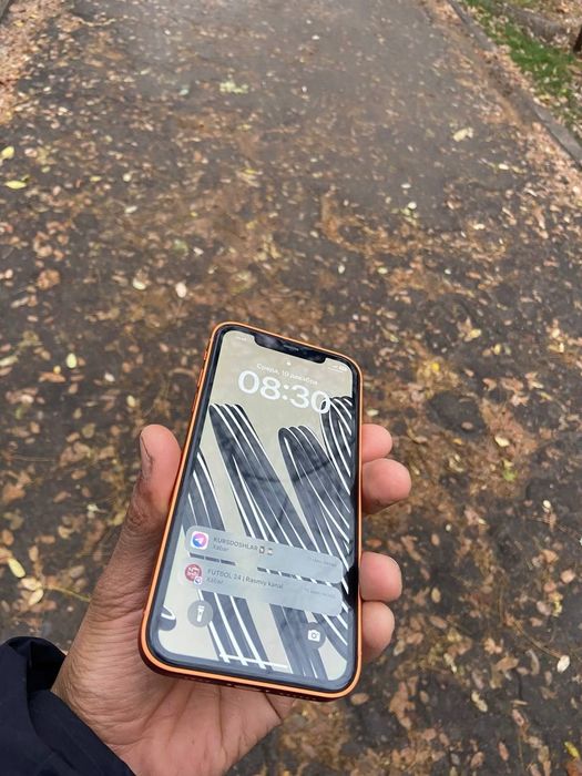 IPhone 11 (17 pro korpusda)holati idial toza aybi yo'q xotira 128 GB R