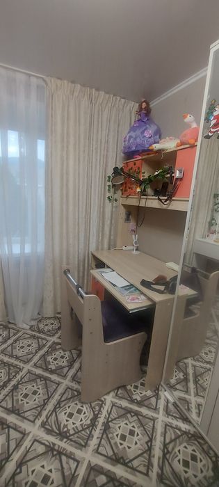 письменный стол .