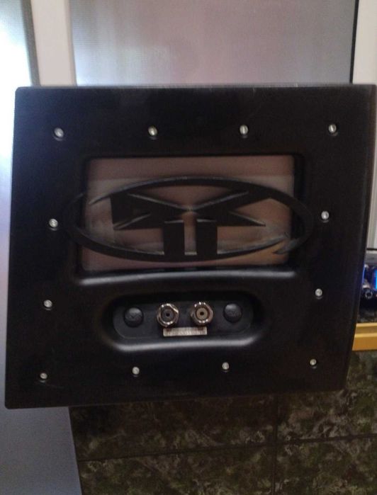 Бас каса за автомобил