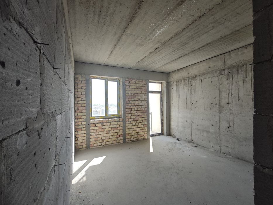 Продается просторная 2-комнатная квартира-студия 62,7 м² в новостройке
