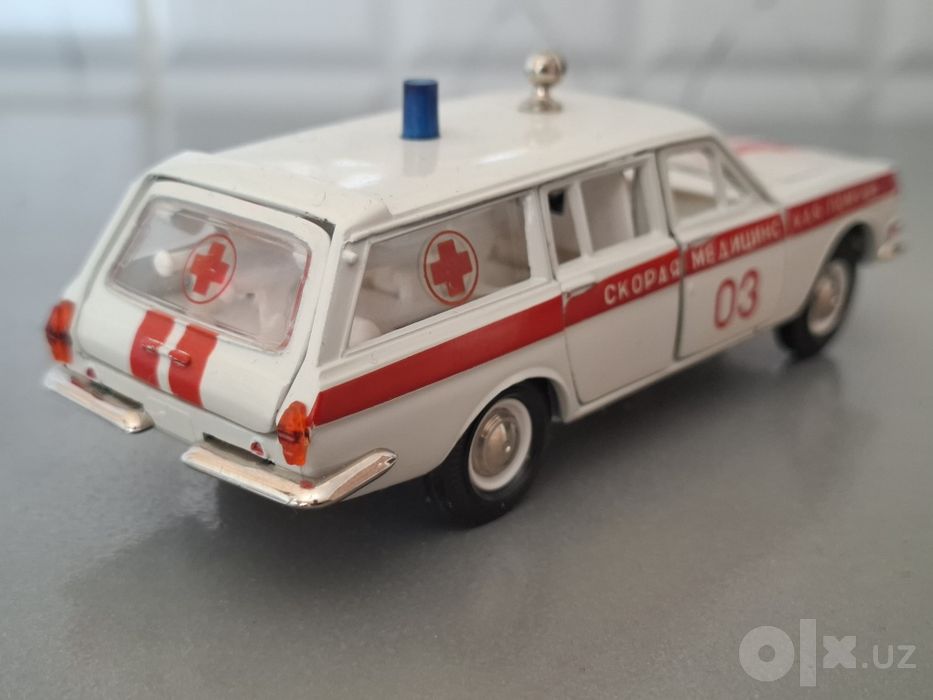 Коллекционная модель ГАЗ 2402 Скорая помощь, масштаб 1:43