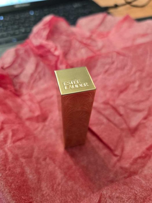 Блески и помада для губ Estee lauder