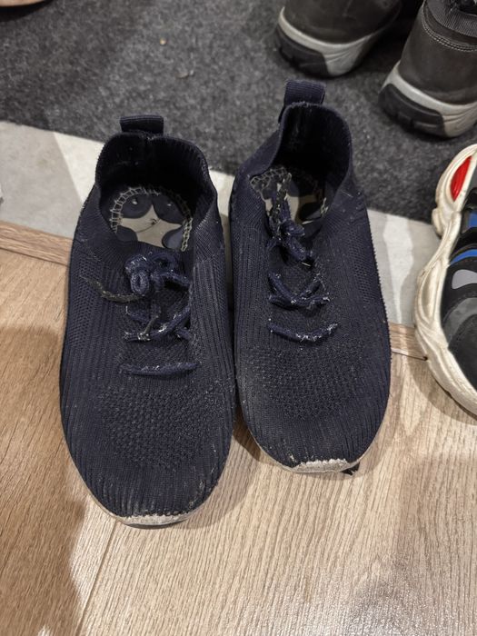 Отдам обувь мальчику 32, 33размер