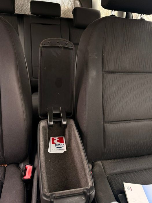 Продавам подлакътник за Audi A4 B7