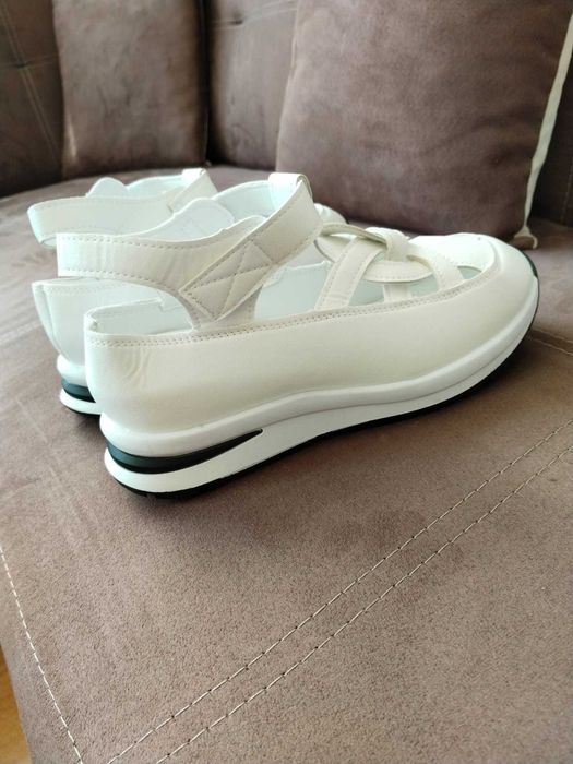 Дамски спортни сандали на платформа