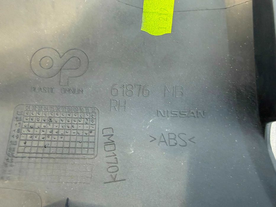 Colțar / Ornament Superior Grilă Frontală Dreapta Nissan Cabstar 2007 / 2007-2013 Cod OEM 61876MB (5C2)