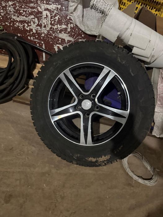 Продам зимнюю резину на дисках