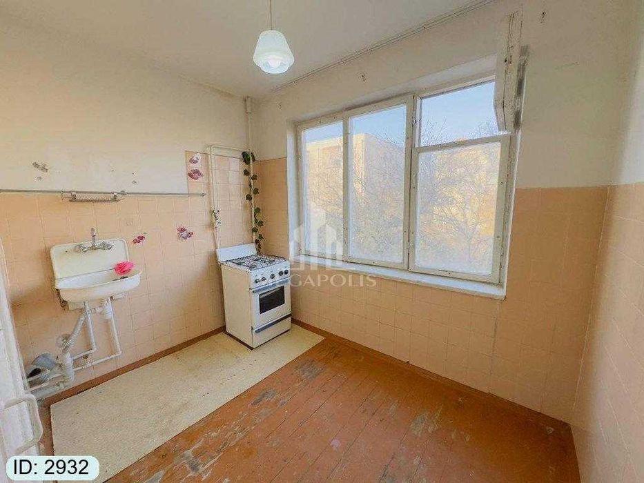 SOTILADI №2932 5-mikr choraxada 3 xonali +6 metrli balkoni uyimiz