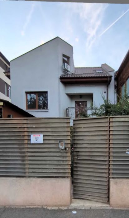 (PROPRIETAR) Vila P+1+M 7 camere 4 băi curte parcare - familie / firmă / cazare angajați