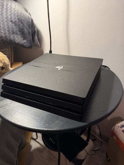 PS4 Pro + Jocuri