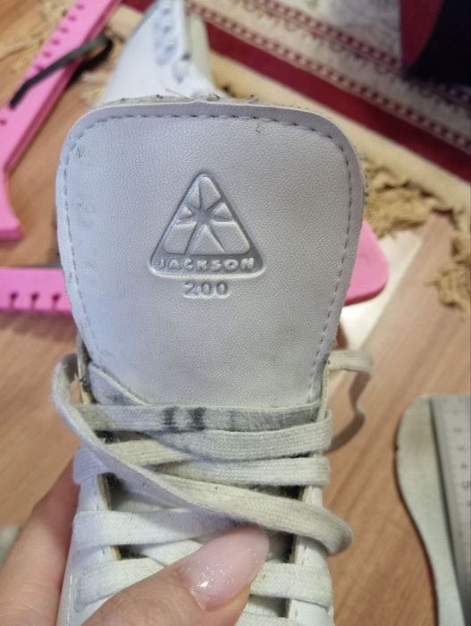 Коньки фигурные на девочку