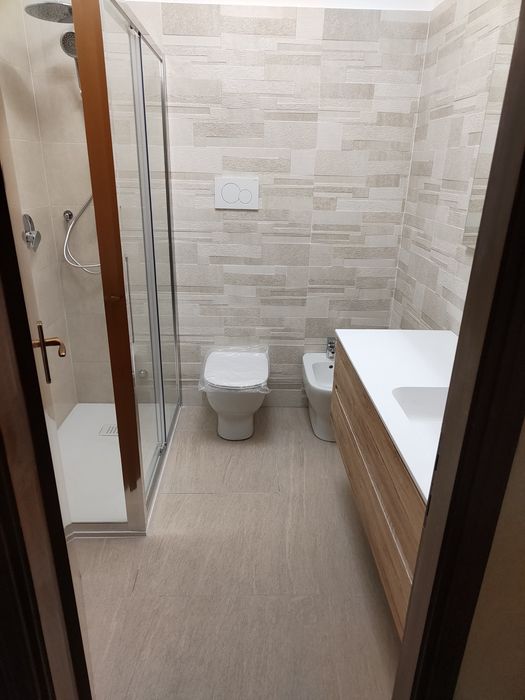 Amenajări interioare ,gresie ,fainata